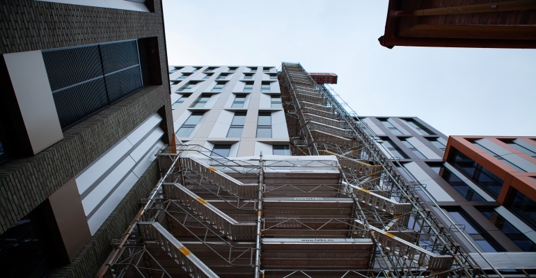 Nya Science Park Tower fotat nedifrån. 